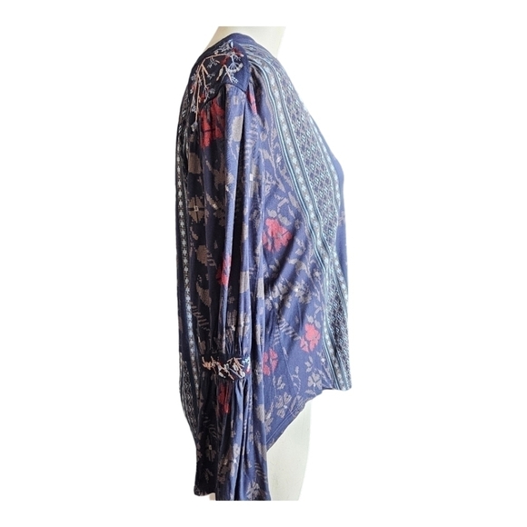 Lucky Brand Womens Blue Embroidered FLARE Sleeve Floral Blouse Sz Med Flirty - Picture 3 of 9